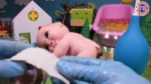Куклы пупсики ИГРАЕМ В ДОКТОРА КЛИЗМА Play doctor Видео для девочек Дочки-матери