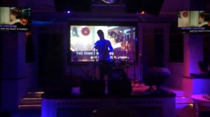 Караоке-бар Проснись и пой! Николя со своей короночкой!