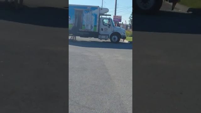 Lakeland FL Man risks it all for some Pampers and Milk ??♂️ смотреть онлайн