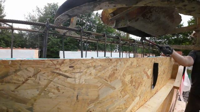 #53 Заливка первой бетонной АРКИ: долгожданный момент! Заказ, заливка и уплотнение бетона! смотреть онлайн