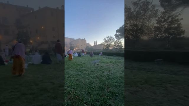 04/09/22 ЕС Радханадха Свами в утренней молитве, вилла Вриндавана храм ИСККОН, Флоренция смотреть онлайн