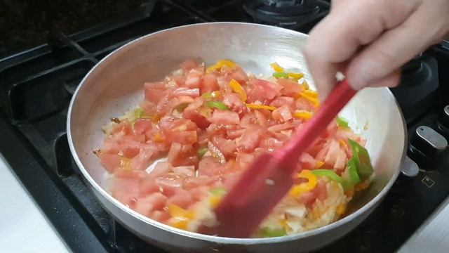 Яичница ШАКШУКА (scrambled eggs SHAKSHUKA) смотреть онлайн