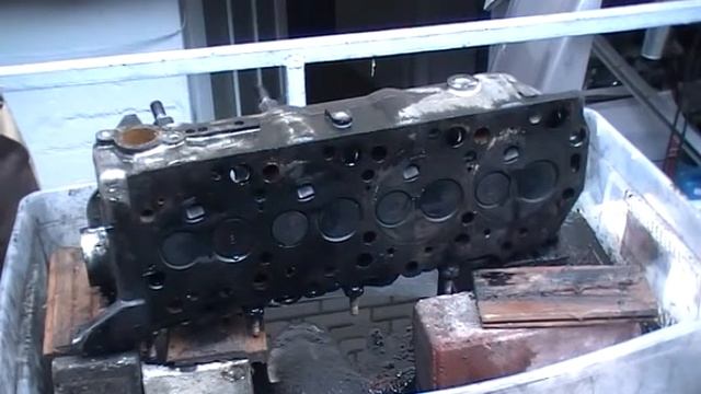 Hyundai H200 Zylinderkopf Auseinandernehmen,Cylinder Head Disassemble,разборка головки цилиндра,