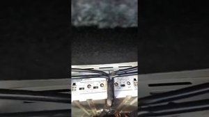 Каратит магнитола выдает помехи и свистит