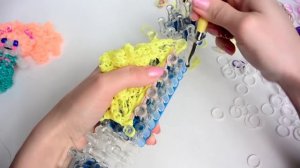 Кукла 3Д Наташа из резинок.Rainbow Loom Doll. Часть - 1.