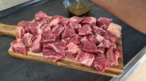 Шашлык - из говяжьих ребер.