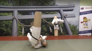 Как отрабатывать броски дзюдо с борцовским манекеном. Вариант подсад голенью.