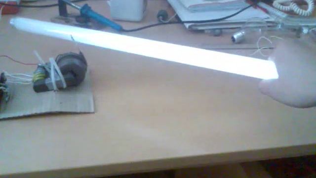 Катушка Тесла. Опыт №7. Люминесцентная лампа 20Вт. смотреть онлайн