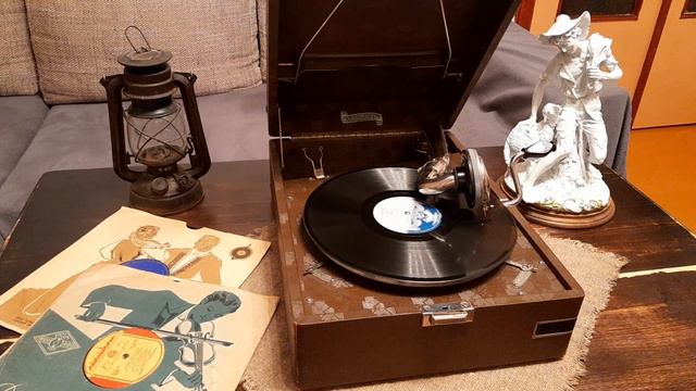 Спят курганы тёмные (песня из к/ф "Большая жизнь"/Марк Бернес/муз. Н.Богословского/сл. Б.Ласкина) смотреть онлайн