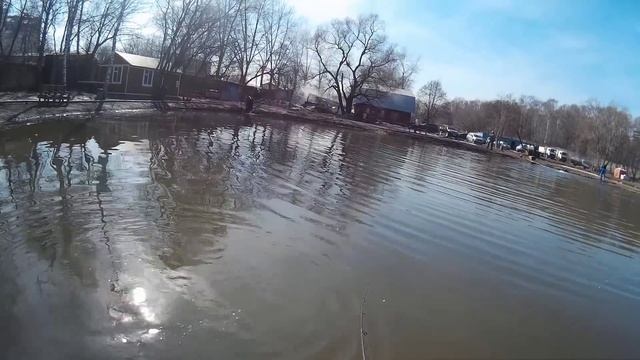 Ловля форели спиннингом на платном пруду. Рыбалка на Тимирязевских прудах. смотреть онлайн