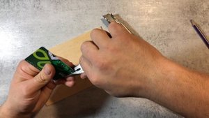 Подставка для телефона из пластиковой карты. Plastic Card Holder. DIY.