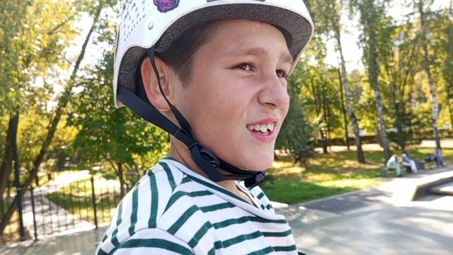 наклейки за трюки смотреть онлайн