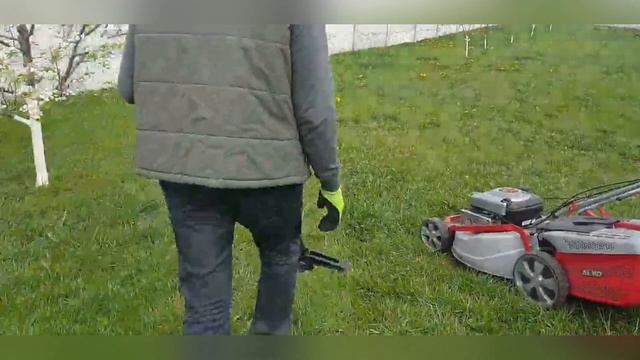 Инструмент для удаления сорняков Fiskars Xact / Как очистить газон от одуванчиков смотреть онлайн