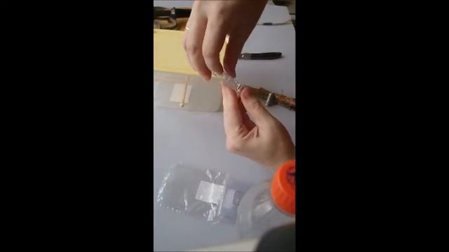 Прозрачная кормушка для птичек на стекло своими руками.