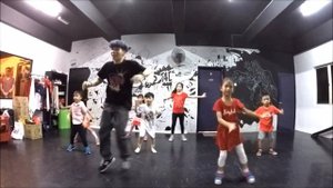 Crazy Frog - Jingle Bells (Christmas Kids Dance)