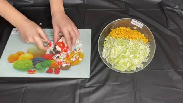 САЛАТ НА НОВЫЙ ГОД ИЗ ПЕКИНСКОЙ КАПУСТЫ с крабовыми палочками #новыйгод #салат #праздничныйстол смотреть онлайн