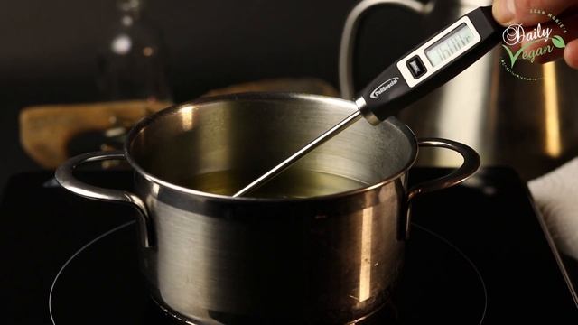 Krupuk – Vegan Prawn Crackers – Ready in 5 Minutes! смотреть онлайн