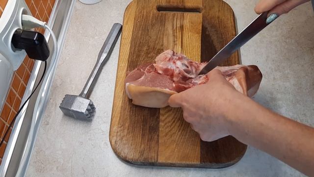 Как убрать кость из свиной рульки