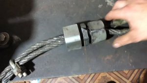 КРЕПЛЕНИЕ КРЮЧКА НА ТРОСЕ ОТ ЛЕБЕДКИ БТР!