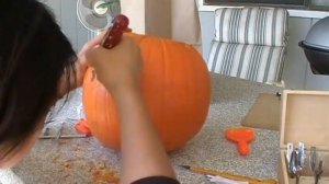 How to Carve Silent Hill's Pyramid Head into a Pumpkin