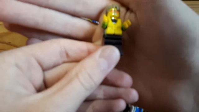 Обзор LEGO City 60153 Отдых на пляже-жители LEGO CITY