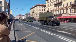 парад ретро техники в Санкт-Петербурге грузовики и автомобили времён вов