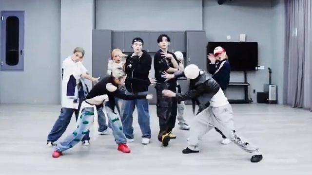 [MIRROR] THE BOYZ - HONEY DANCE PRACTICE смотреть онлайн