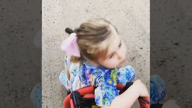 3-летняя дочь Пелагеи будит соседа по даче и кричит "Паша", Тася хочет его "обнять и поцеловать". смотреть онлайн