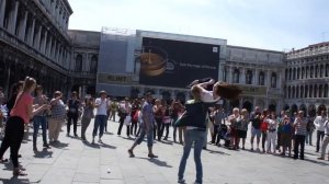 Наши танцуют "Катюшу" в Венеции на площади Сан Марко