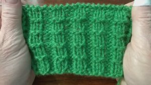 Узор "Двойная резинка с промежутками изнаночной вязки". Вязание с нуля. Узоры спицами..mp4