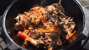 Нутрия в сметане в казане с овощами . И МЯСО И РЫБА.