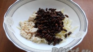 Салат с курицей, фасолью и сыром