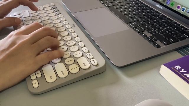 Logitech K380 Sand Unboxing & Typing Test 2023 | Affordable Minimalist Keyboard смотреть онлайн