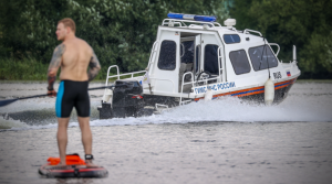 В Ростовской области пару из Петербурга унесло в открытое море на сапборде