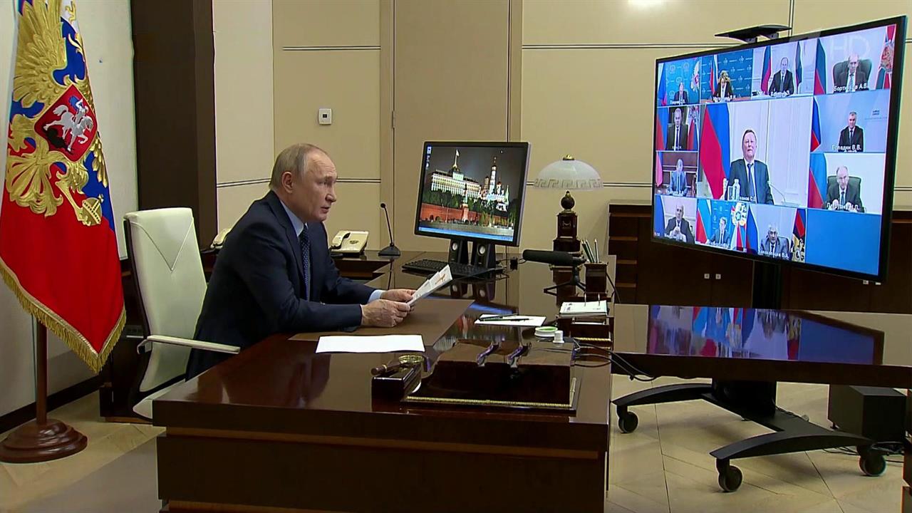 Концепция гуманитарной политики стала главной темой совещания Владимира Путина с Совбезом РФ