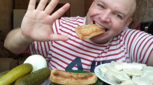 МУКБАНГ Пельмени из горбуши/ОБЖОР треугольники из кальмара в панировке