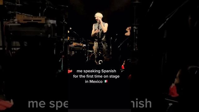 Me speaking Spanish for the first time on stage in Mexico 🇲🇽