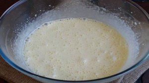 Шарлотка с бананами и ежевикой