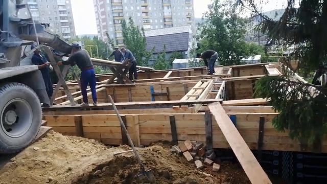 Льем бетон в опалубку смотреть онлайн