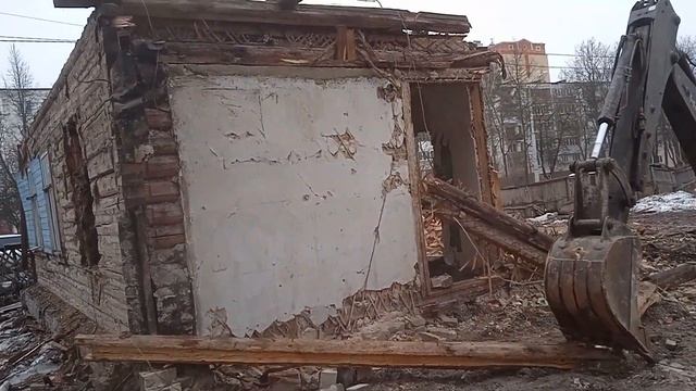 Демонтаж старого дома