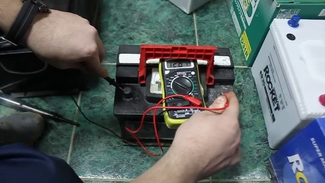 Как зарядить аккумулятор мультиметра. Мультиметр зубр pro-815-t. провода для тестера акб. тестер батареек своими руками. как проверить напряжение аккумулятора ноутбука мультиметром.