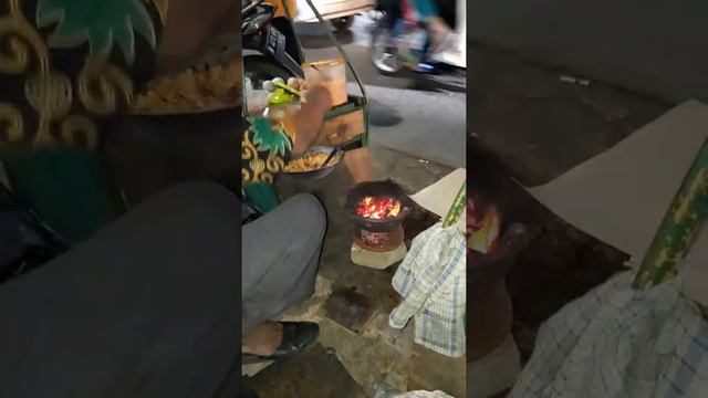 KERAK TELOR MAKANAN KHAS BETAWI YANG SEMAKIN LANGKA biasanya hanya di jumpai saat PRJ