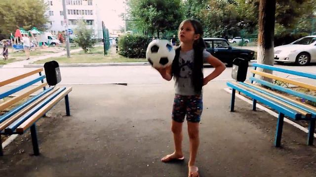 Проклятый футбол (любителям футбола не 😉 ! )и ещё сори за звук