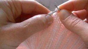 СТИЛЬНАЯ  ТРЕНДОВАЯ  ШАПКА ИЗ ПРЯЖИ ПУХ НОРКИ. ДВОЙНАЯ ШАПКА РЕЗИНКОЙ 2*2 СПИЦАМИ.