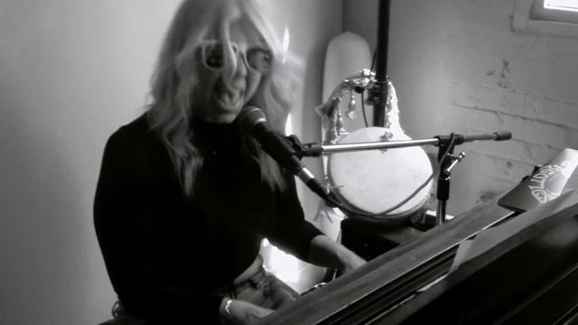 "The World (Is Going Up In Flames)" Cover by Eliza Neals смотреть онлайн