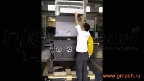 Дробилка для переработки пластиковых ящиков канистр и других крупногабаритных отходов