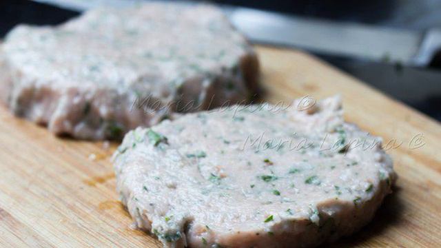 Домашний чикенбургер с цукини и соусом цацики
