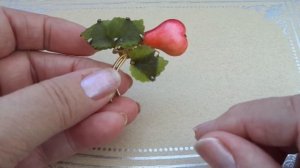 Красочные находки, громкие имена. Винтажные украшения с блошиного рынка и интернет-покупки.