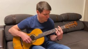 Семиструнная гитара. Оренбургский пуховый платок.