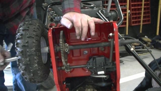 MTD Yard Machine 22 inch 179cc snow blower transmission repair смотреть онлайн